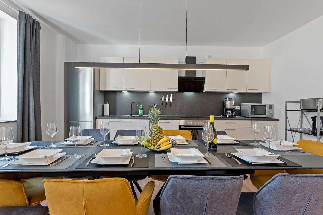Golden Home With Barbecue, Yoga, Football Table 진스하임 외부 사진