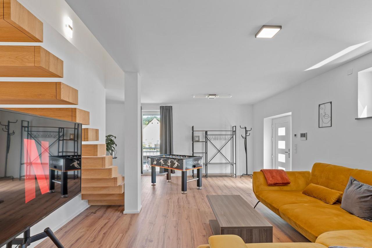 Golden Home With Barbecue, Yoga, Football Table 진스하임 외부 사진