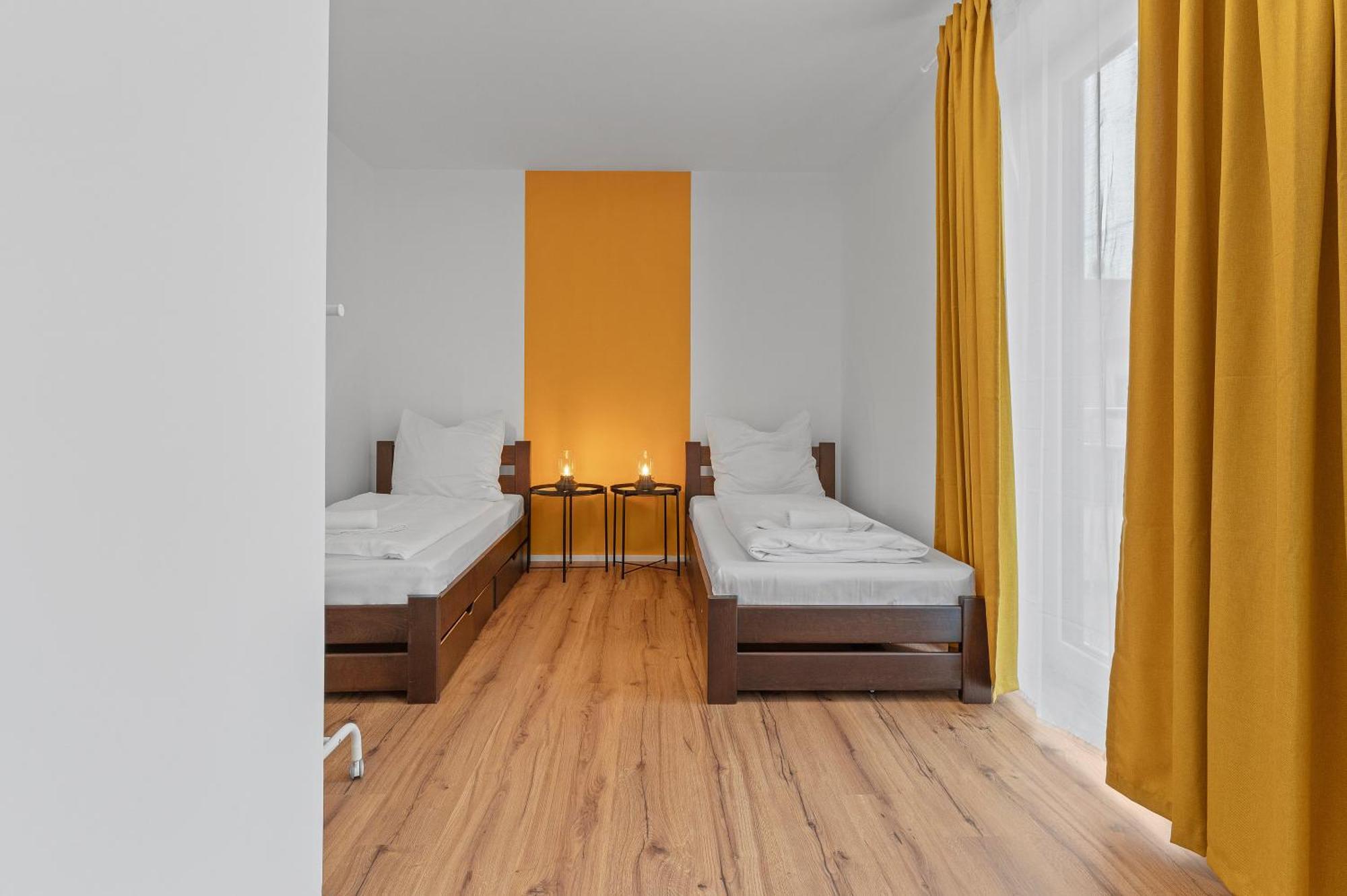 Golden Home With Barbecue, Yoga, Football Table 진스하임 외부 사진